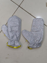 Title: Heavy-Duty Silver Heat-Resistant Oven Mitts – Professional Grade Kitchen Safety (Pair)